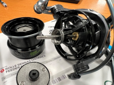 ROLLE SENSAS PRO FEEDER 5500, 95cm pro Kurbelumdrehung, Modell 2025