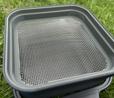 Matchangler Bait Station 11-teilig mit Köderboxen und Siebe